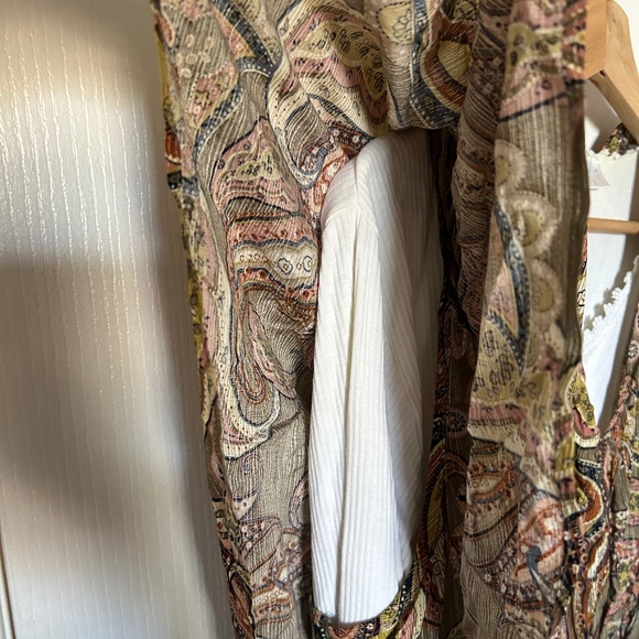 Ladies Woven Top Plus Size - Picture 4 of 4